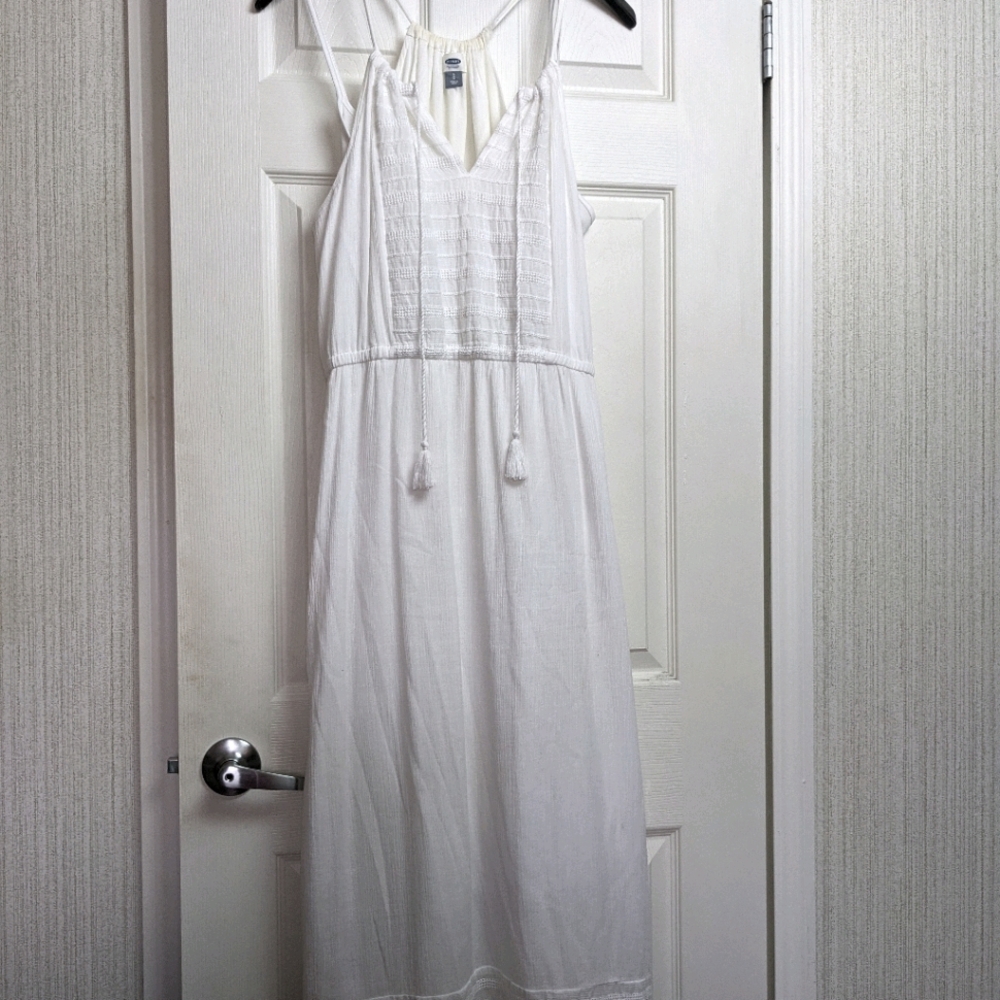 Old Navy white eyelet midi dress. Adjustable strap